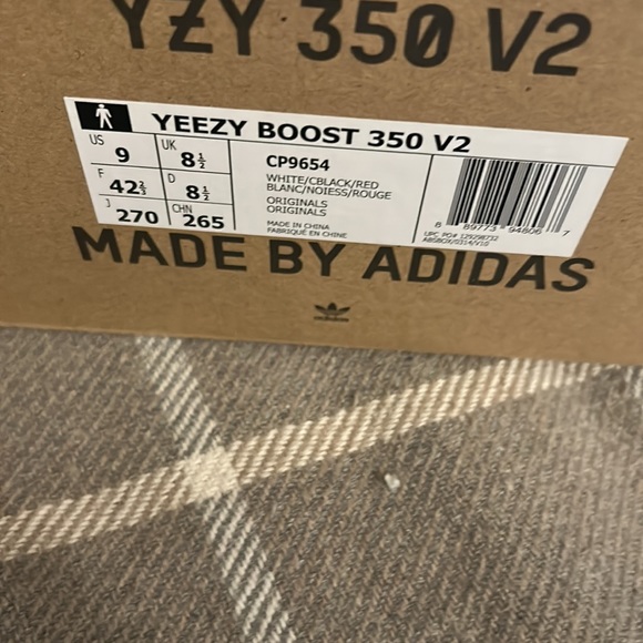 Yeezy zebra size 9 men’s - Picture 5 of 8